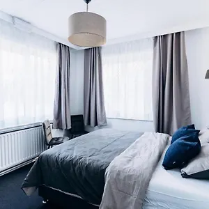  Hotel Atomihotel: Contemporary Comfort Steps From The Atomium!